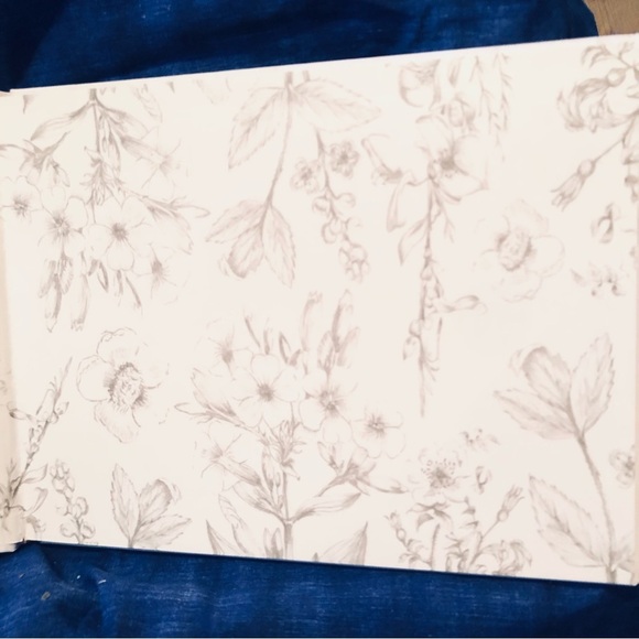 Elegant Guest Book with Leaf Design - Picture 6 of 8